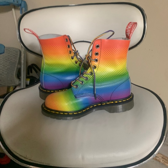Dr Marten rainbow pride pascal - Picture 1 of 5